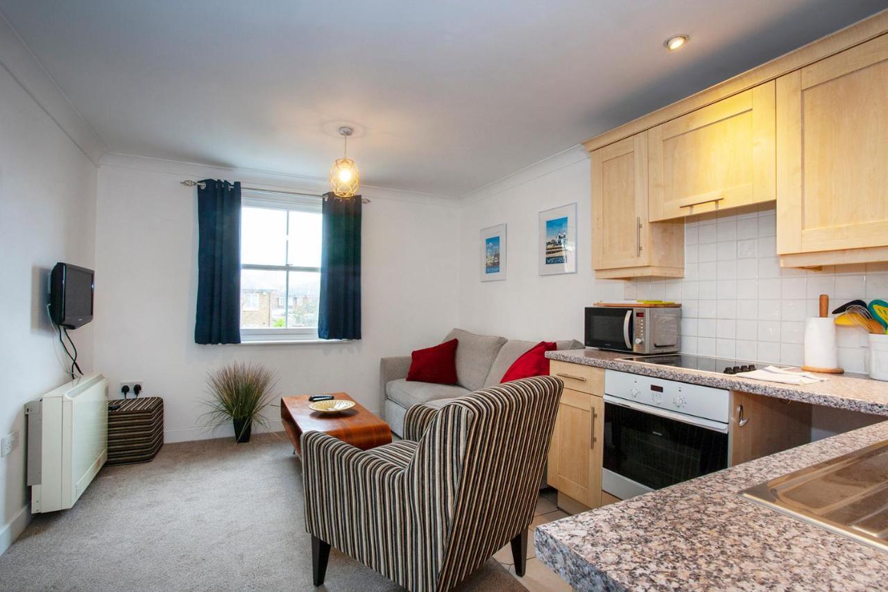 The Spires - Cosy Apartment Just Outside Of City Centre Canterbury Exterior foto